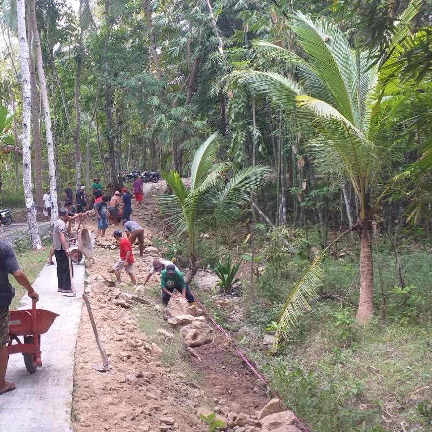 Gotong Royong di Padukuhan Penggung